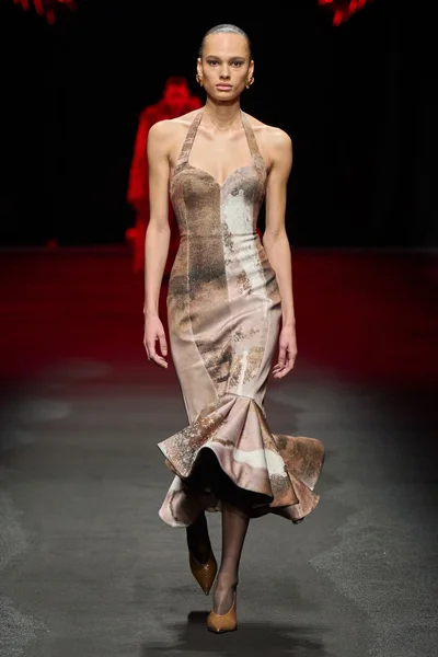 Look 15